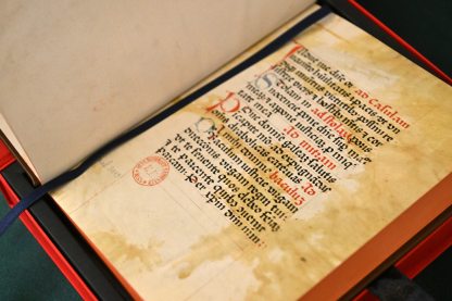 Kálmáncsehi Domonkos 15. századi imakönyvének fakszimile kiadása MTI.jpg