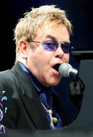 eltonjohnK_EPA20070608118.jpg