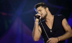 97378_normal_54065_ricky_martin_a_gyerek1.jpg