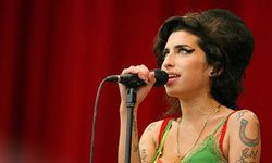 108650_normal_56769_amy_winehouse_aggaszt1.jpg