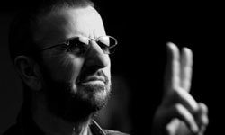 109401_normal_57113_ringo_starr_bekejelet.jpg