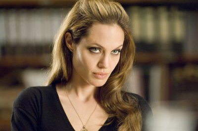 angelinajolie_155977_1.jpg