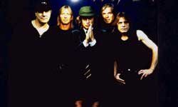 132133_normal_64112_acdc_skot_parlamenti1.jpg