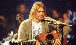 132134_normal_64114_kurt_cobain_szettort_gitarja1.jpg