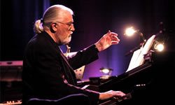 135690_normal_jon_lord.jpg