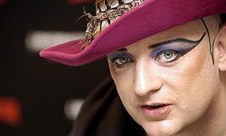 145795_normal_68464_boy_george_kiszabadul1.jpg