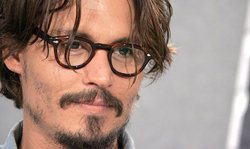 149449_normal_70044_johnny_depp_nem_akar_1.jpg