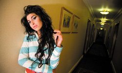 158782_normal_73449_amy_winehouse_egy_eve1.jpg