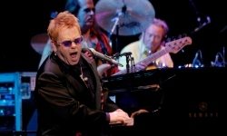 166427_normal_76453_elton_john1.jpg