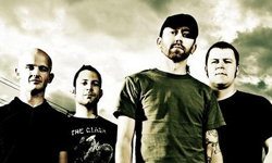 171722_nagy_78150_riseagainst1.jpg