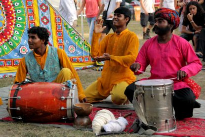 sziget2010_romasator_indiaizeneszek_20100812_bykarip_03.jpg