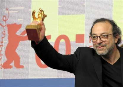 60berlinale_semihkaplanoglu_aranymedve_k_epa20100221057.jpg