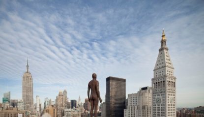 antonygormley_meztelenszobroknewyorkban_01_by_eventhorizonnyc_com.jpg