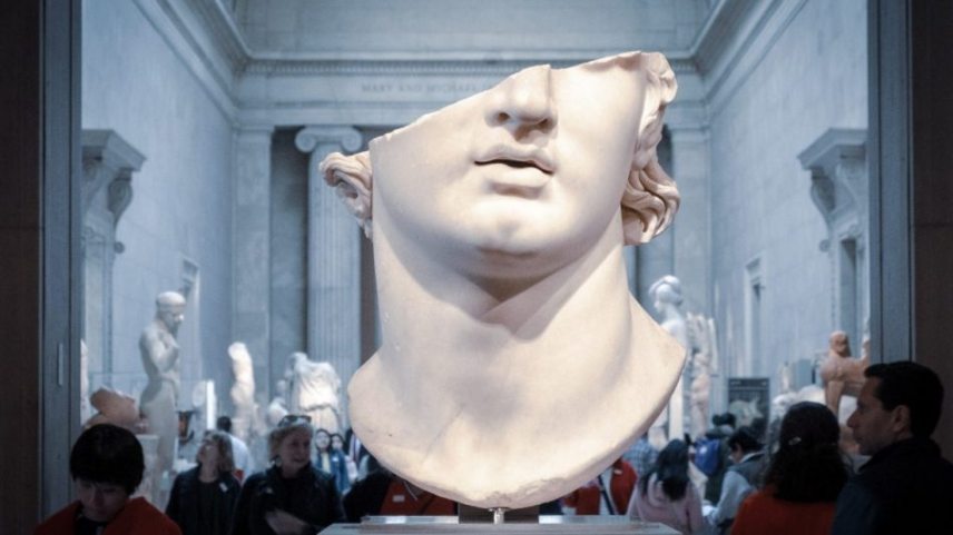 white-head-bust-in-museum-2167395-e1592989541721.jpg