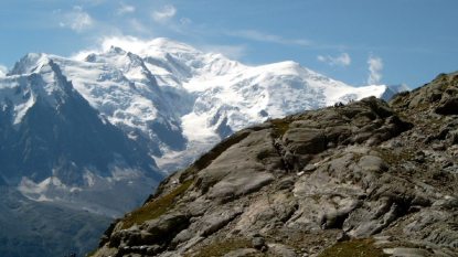 Mont_Blanc_and_Dome_du_Gouter-Re.jpg