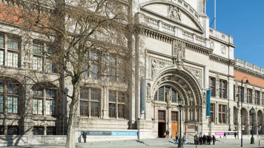 Victoria__Albert_Museum_Entrance_London_UK_R.jpg