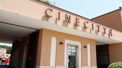 1200px-Cinecittà_-_Entrance-e1605798559854.jpg