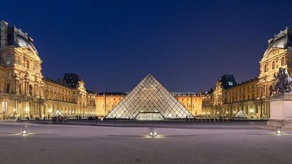 1200px-Louvre_Museum_Wikimedia_Commons-R.jpg