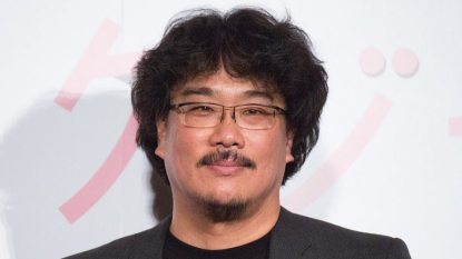 1200px-Okja_Japan_Premiere-_Bong_Joon-ho_37867629864-e1610716391245.jpg