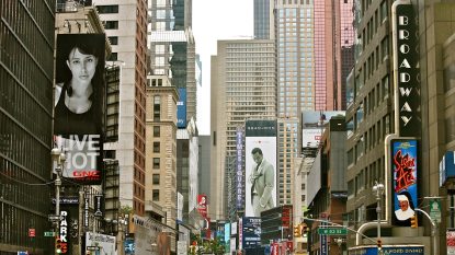 Broadway_Crowds_5896264776_crop.jpg