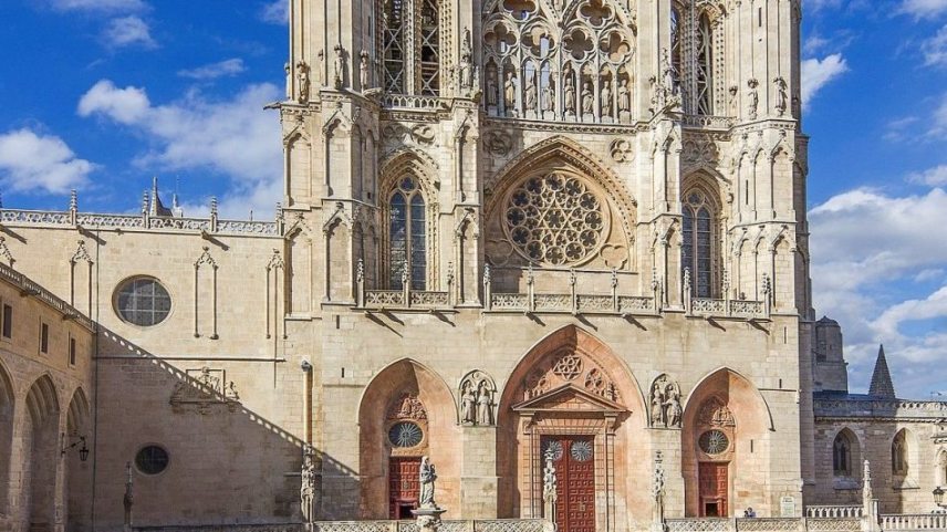 1200px-Catedral_de_Santa_María_de_Burgos_-_01-e1613746841828.jpg