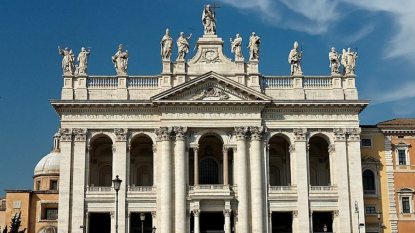 800px-Facade_San_Giovanni_in_Laterano_2006-09-07-e1615910756108.jpg