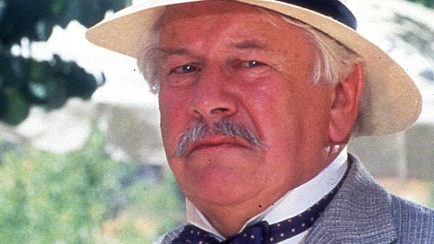 Peter_Ustinov_in_Appointment_with_Death_1990-R.jpg