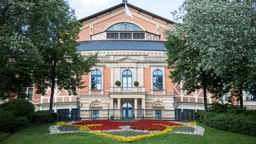 shutterstock_1501142234-Bayreuth-i-Ünnepi-Játékok-Festspielhaus-C-Christin-Klose-950.jpg