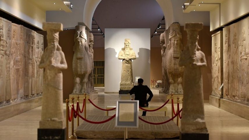 The_Assyrian_gallery_at_the_Iraq_Museum-R.jpg