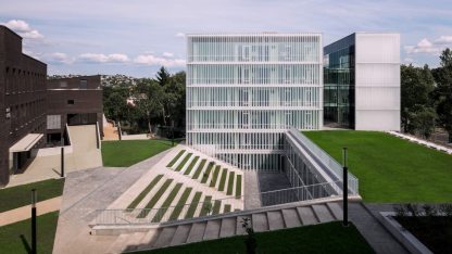 A-MOME-Campus-és-egy-sasadi-villa-nyerte-az-Év-háza-2021-díjat-R.jpeg
