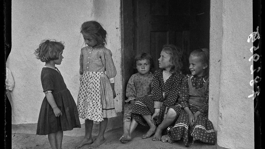 Gyermekek-Gönyey-Sándor-felvétele-Pusztafalu-1939-F-82955-950.jpg