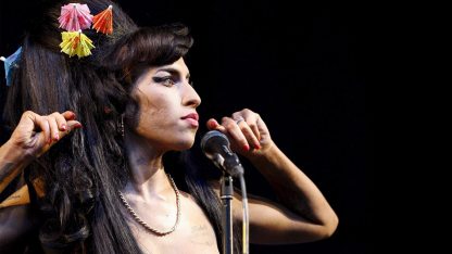 Amy-Winehouse-2008-Glastonbury-Festival-Somerset-MTI-EPA-Frantzesco-Kangaris-950.jpg