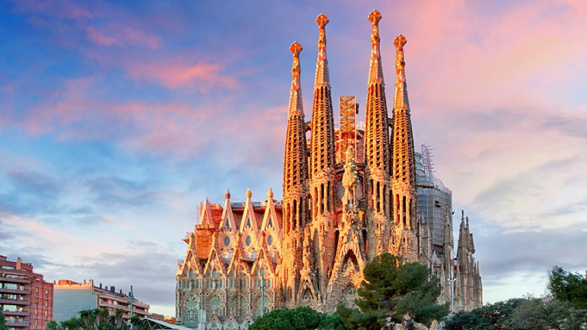 shutterstock_1336744421-Sagrada-Familia-Barcelona-c-TTstudio-950.jpg