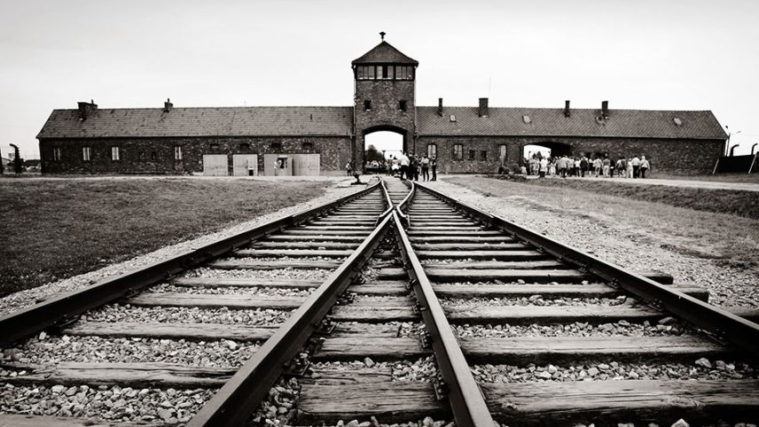 shutterstock_333292880-Auschwitz-bejárata-c-Dmitrijs-Mihejevs-szerkesztoi-950.jpg