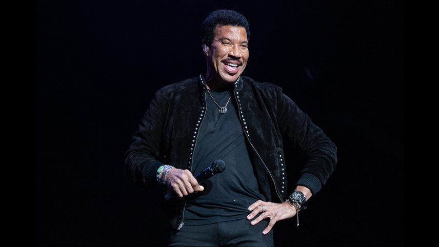 000_1GC9F9-Lionel-Richie-Kaaboo-Texas-music-festival-at-the-ATT-Stadium-in-Arlington-Texas-on-May-10-2019-c-Suzanne-Cordeiro-AFP-950.jpg