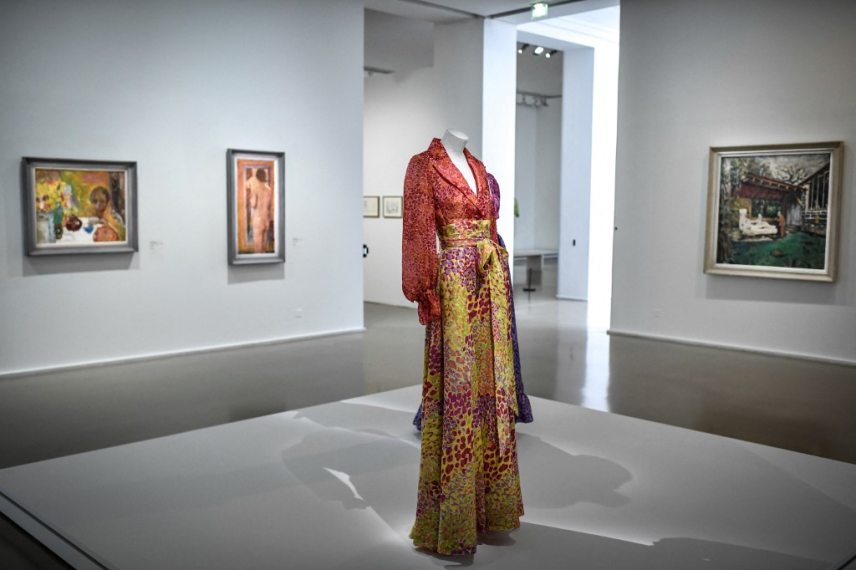 This picture shows a creation of late French designer Yves Saint-Laurent displayed at Paris Modern Art Museum as part of the exhibitions "Yves Saint-Laurent at the museums" on January 24, 2022 in Paris. (Photo by STEPHANE DE SAKUTIN / AFP) / RESTRICTED TO EDITORIAL USE - MANDATORY MENTION OF THE ARTIST UPON PUBLICATION - TO ILLUSTRATE THE EVENT AS SPECIFIED IN THE CAPTION