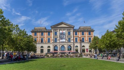 shutterstock_715716880-Panorama-of-the-Ubersee-Museum-building-in-the-center-of-Bremen-Germany-c-Marc-Venema-950.jpg