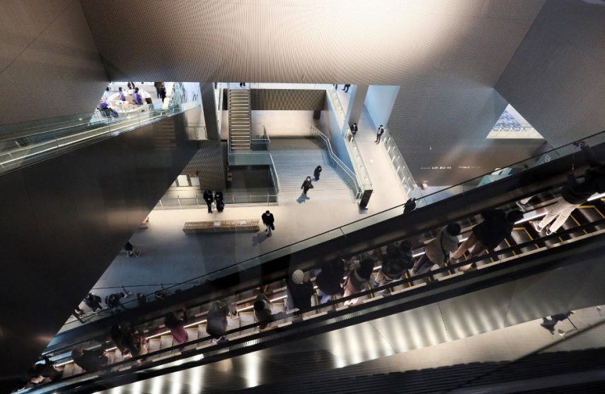 People visit Nakanoshima Museum of Art in Osaka City, Osaka prefecture on Feb. 2, 2022, the first day of the museum. The museum stores around 5,700 works (as of March 2019; excluding deposited works). These are works of domestic and overseas art from the mid-nineteenth century up until the present. ( The Yomiuri Shimbun ) (Photo by Mami Nagaoki / Yomiuri / The Yomiuri Shimbun via AFP)