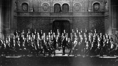 Dohnányi-a-Filharmóniai-Társaság-Zenekarával-1935-ben-Vajda-M.-Pál-felvétele.jpg