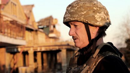 Sean-Penn-Ukrajna-Donetsk-region-2022feb-c-Handout-Ukrainian-Joint-Forces-Operation-press-service-AFP-950.jpg