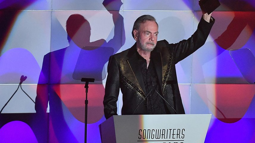 Neil-Diamond-Songwriters-Hall-of-Fame-49th-Annual-c-ANGELA-WEISS-AFP-950.jpg