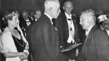 Szent-Györgyi-Albert-1937.-december-10-én-vette-át-a-Nobel-díjat-Stockholmban-2R.jpg