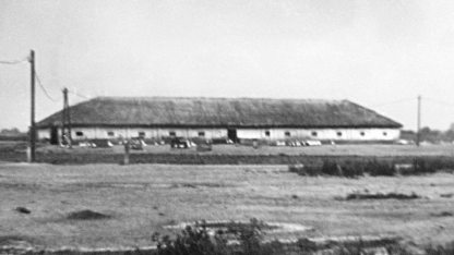Kitelepítettek-juhhodály-szállása-a-Hortobágyon-1950-Fotó-Hatvany-Múzeum-Facebook.jpg