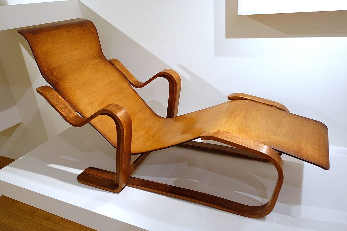 Isokon_reclining_chair_designed_by_Marcel_Breuer.jpg