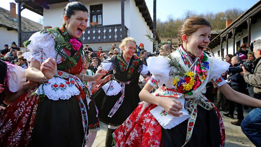 Idén-négy-napig-tart-a-Hollókői-húsvéti-fesztivál-c-husvetifesztival.com_.jpg