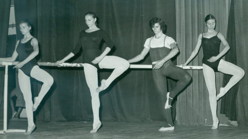 nagyok-balett-vizsgája-1970-es-évek-A-tánc-örök-Budai-Táncklub-kapás-utca.jpg