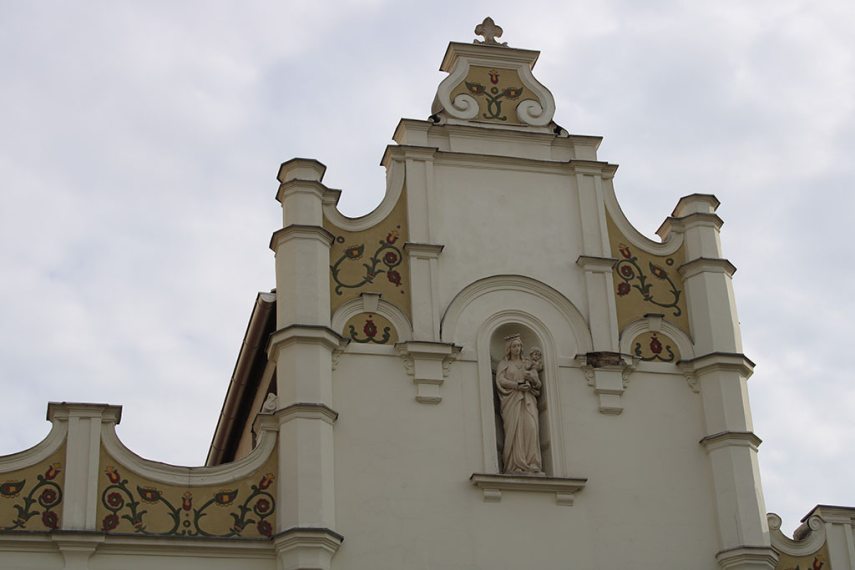 A Buddhista Gyémánt Út Közösség székházának homlokzata 