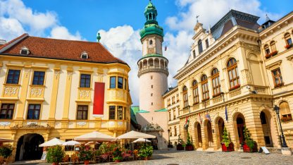 shutterstock_1536415043-Sopron-tuzoltotoronnyal-c-Boris-Stroujko-950.jpg