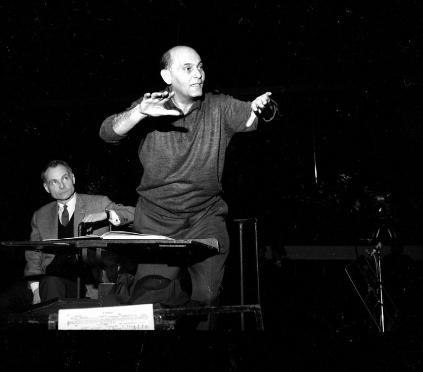 Georg Solti, chef d'orchestre britannique d'origine hongroise. Paris, salle Pleyel, mars 1967.     LIP-2333-008 (Photo by © Lipnitzki / Roger-Viollet / Roger-Viollet via AFP)