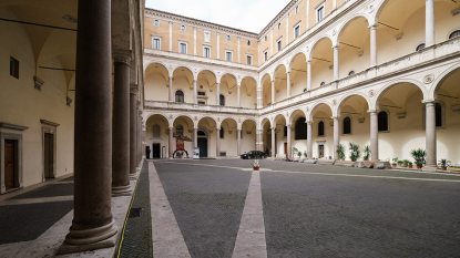 Palazzo-della-Cancelleria-Shutterstock.jpg